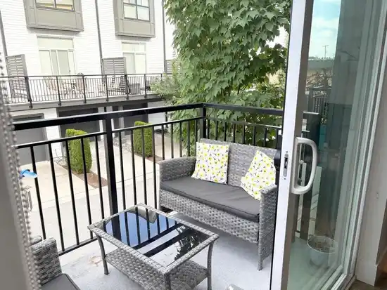 17578 57a Avenue - photo 3 of 3