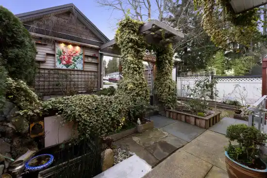 9347 122 Street - photo 3 of 4