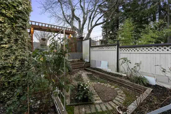 9347 122 Street - photo 4 of 4