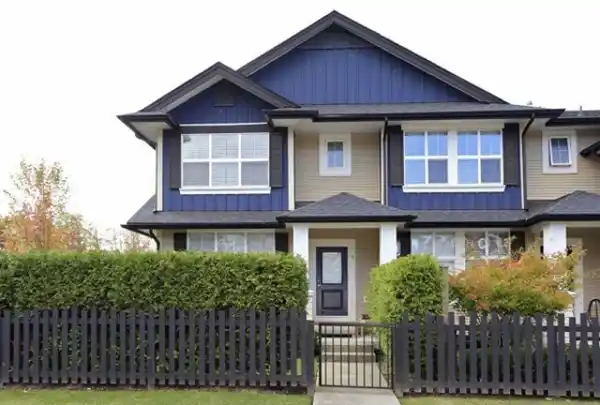 Discover Beacon Hill in Clayton — Building Guide & Listings