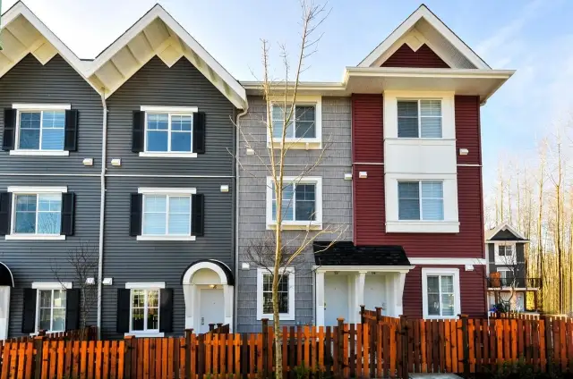 Discover Forest Ridge in Panorama Ridge — Building Guide & Listings