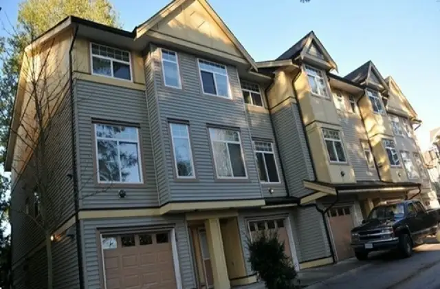 Discover Amson Square in East Newton — Building Guide & Listings