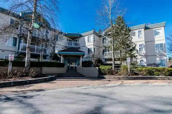 Discover Bell Green Park in Sullivan Station — Building Guide & Listings