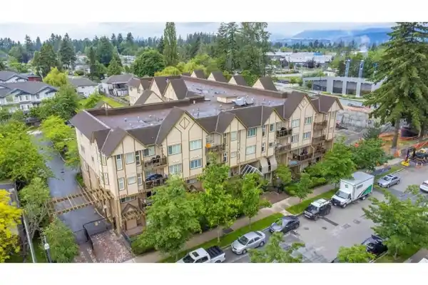 Discover Chimney Ridge in East Newton — Building Guide & Listings