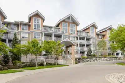 Discover Lake Bridge in Panorama Ridge — Building Guide & Listings