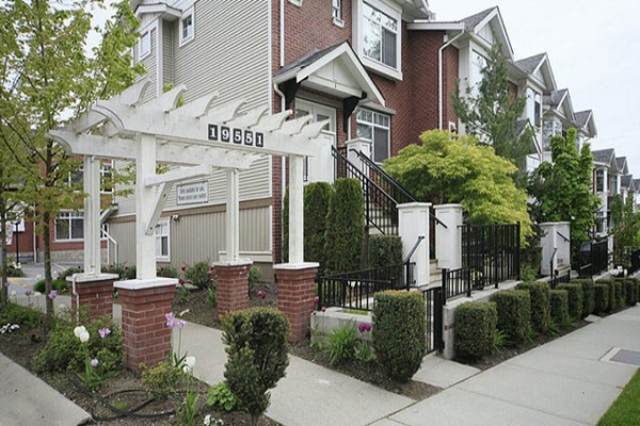 Manhattan Skye - photo 2 of 8