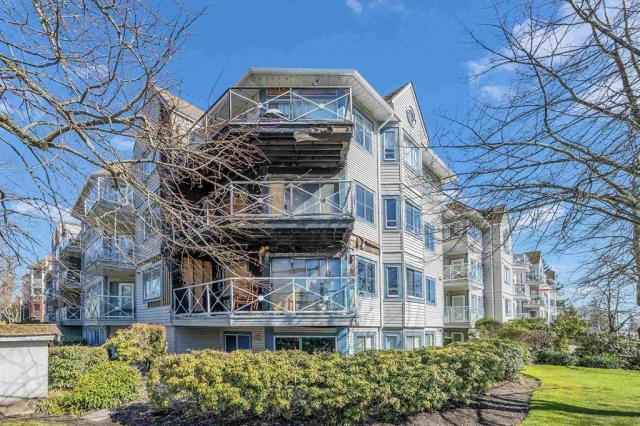 Surrey Town Manor - photo 2 of 6