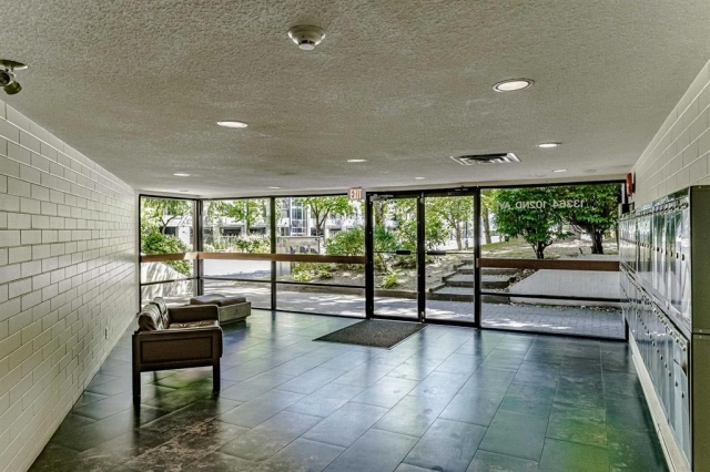 Thornbury Manor - photo 2 of 8