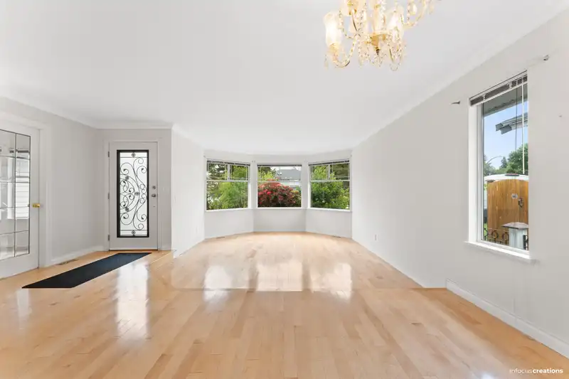9393 160A STREET - photo 2 of 31
