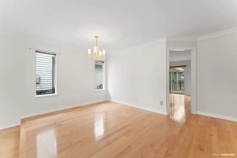 9393 160A STREET - photo 4 of 31