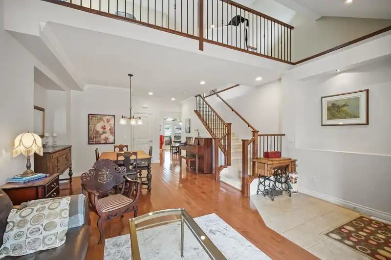 18045 70A AVENUE - photo 3 of 34