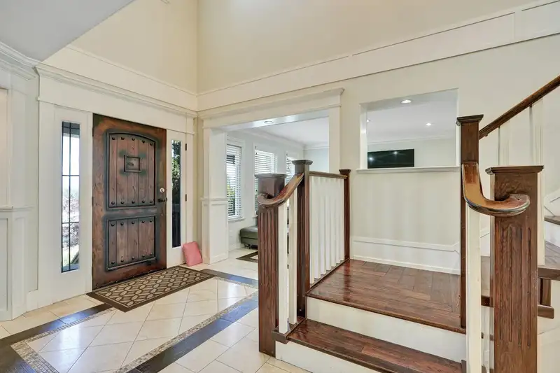 17428 103A AVENUE - photo 2 of 8