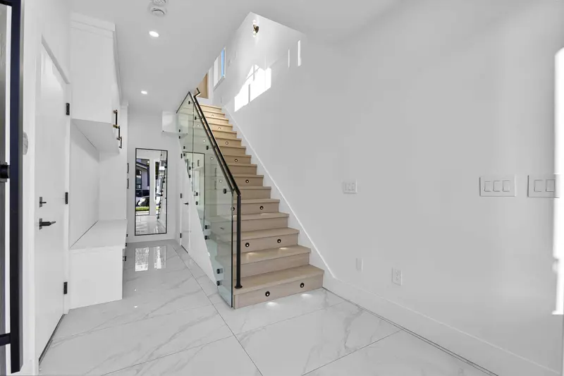 102 16633 18A AVENUE - photo 3 of 25