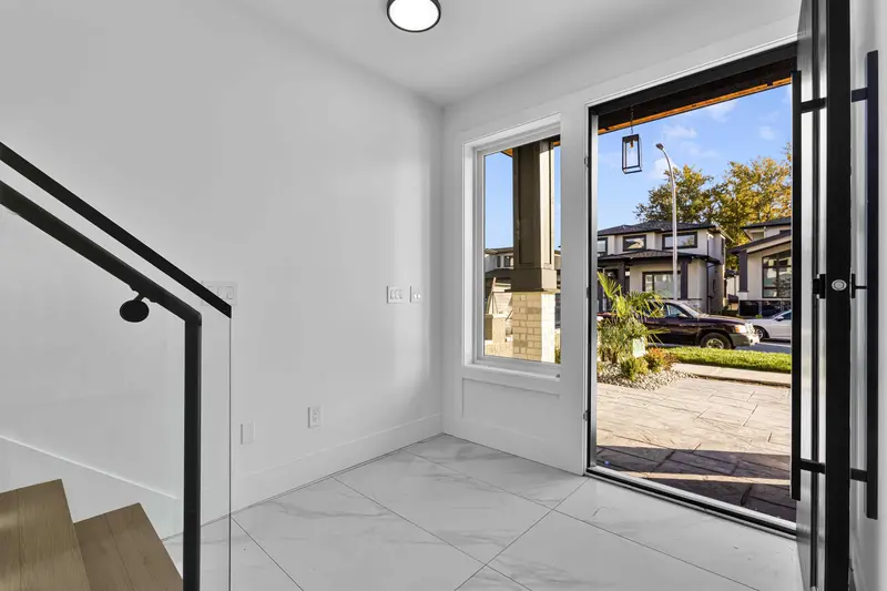 102 16633 18A AVENUE - photo 4 of 25