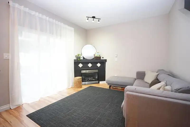 23 18181 68 AVENUE - photo 2 of 20