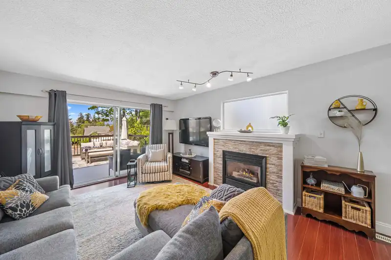 11730 97 AVENUE - photo 1 of 40
