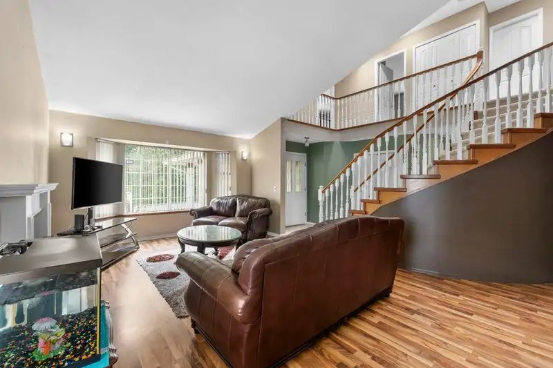 9291 158 STREET - photo 4 of 40