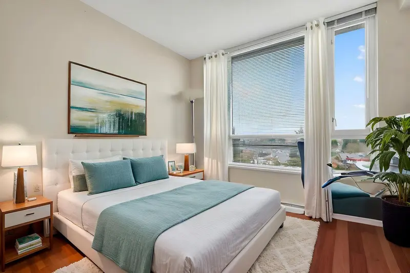 609 4028 KNIGHT STREET - photo 2 of 18