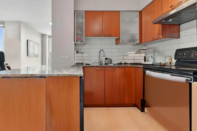 609 4028 KNIGHT STREET - photo 3 of 18