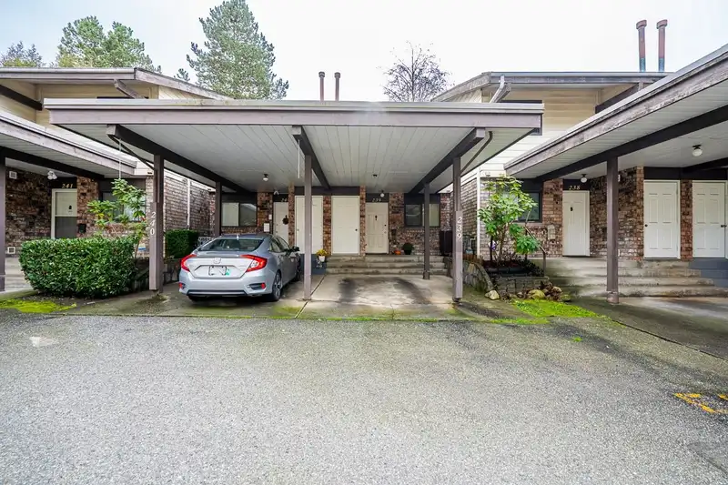 239 7447 140 STREET - photo 1 of 33