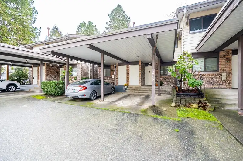 239 7447 140 STREET - photo 4 of 33