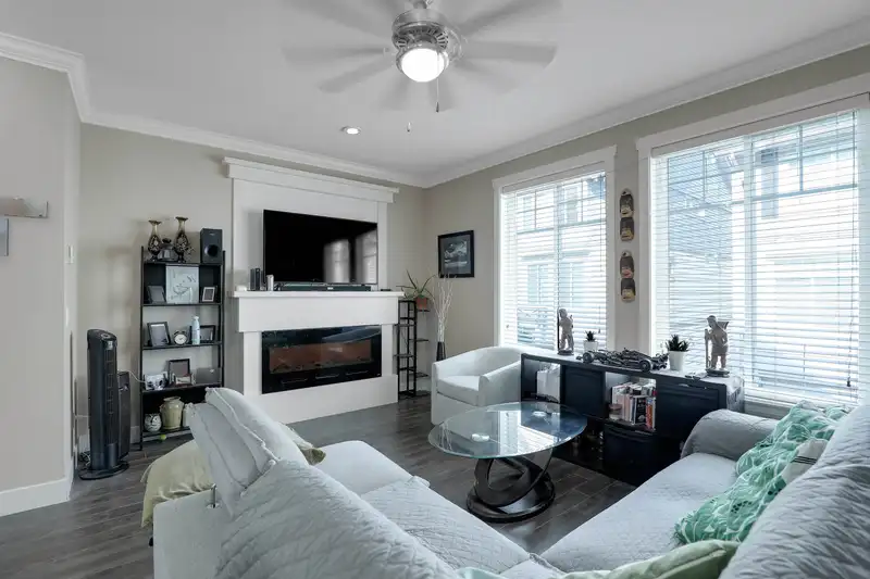 87 15399 GUILDFORD DRIVE DRIVE - photo 2 of 28