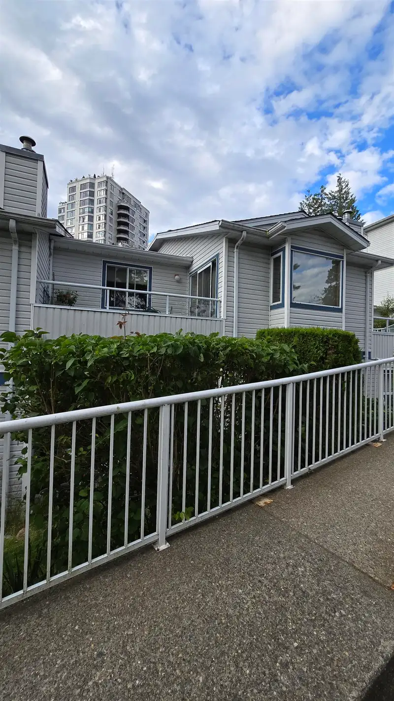 201 13863 100 AVENUE - photo 1 of 8