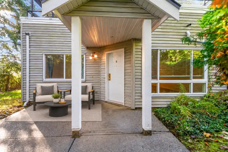 8 13660 84 AVENUE - photo 2 of 37