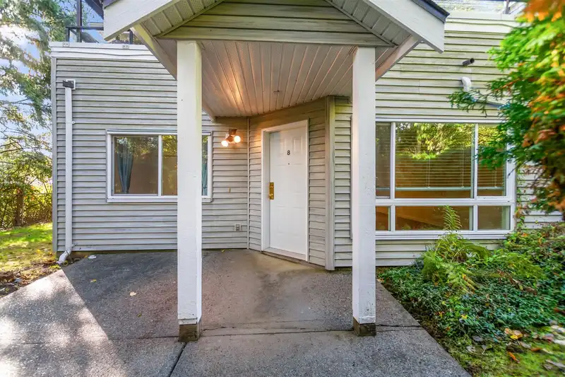 8 13660 84 AVENUE - photo 3 of 37