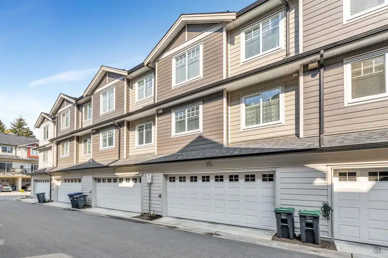 53 13898 64 AVENUE - photo 2 of 27