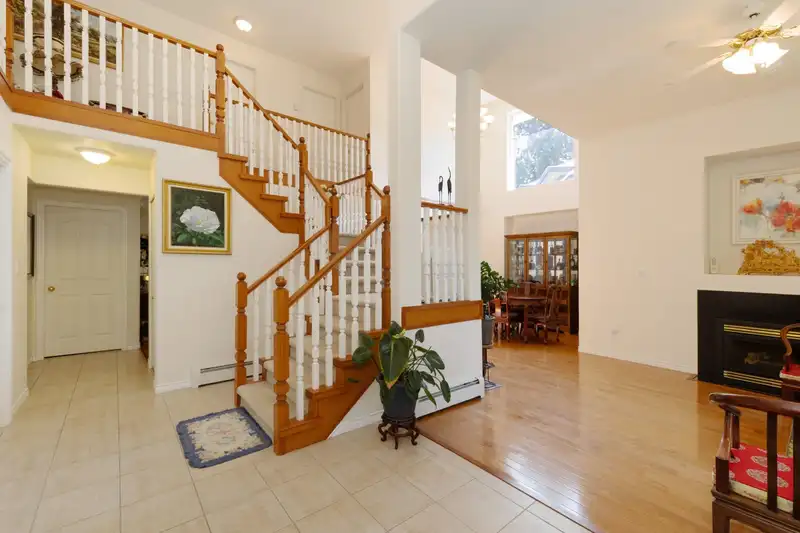 15898 99A AVENUE - photo 2 of 30