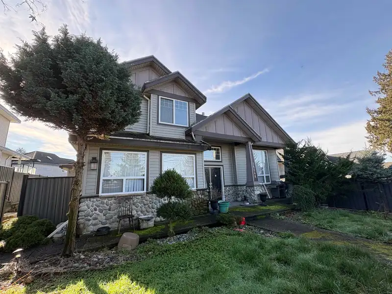 18048 64 AVENUE - photo 2 of 39