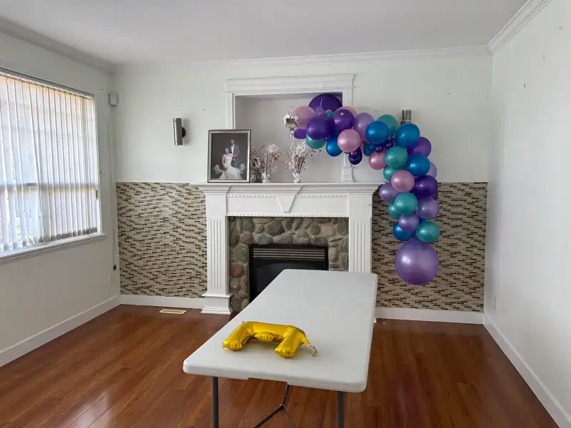 18048 64 AVENUE - photo 3 of 39
