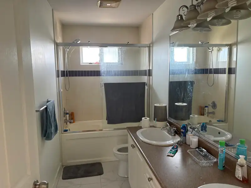 18048 64 AVENUE - photo 4 of 39