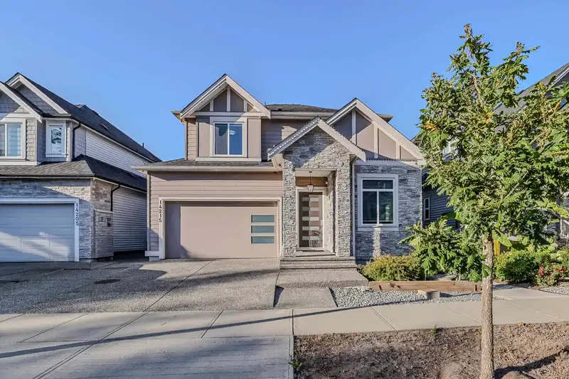 14215 61B AVENUE - photo 4 of 25