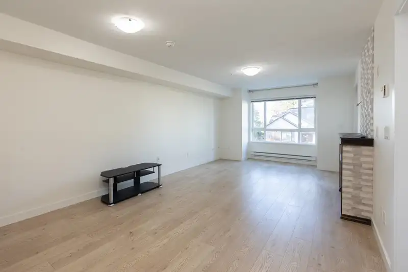 202 14960 102A AVENUE - photo 4 of 13