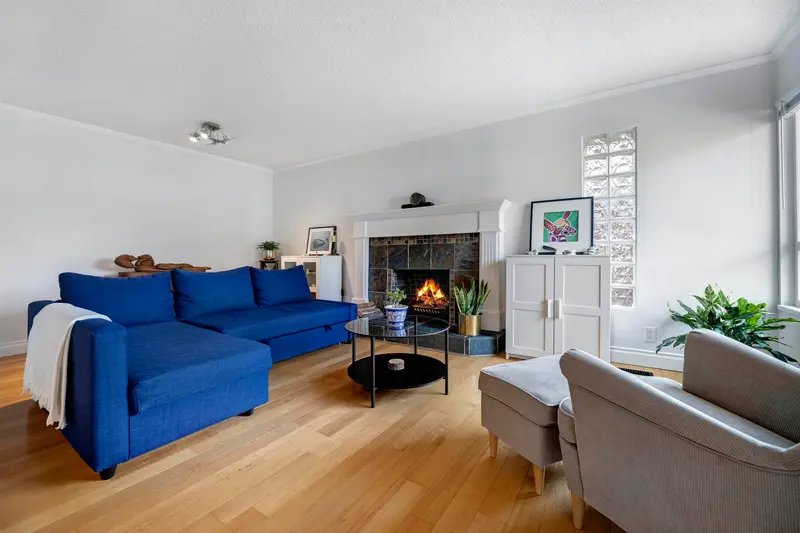 828 NICOLUM COURT - photo 2 of 25