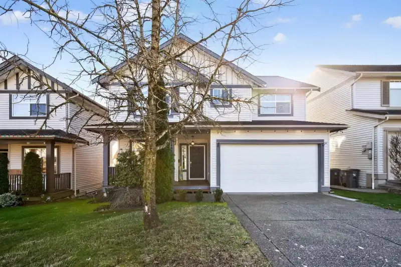 14974 59 AVENUE - photo 1 of 40