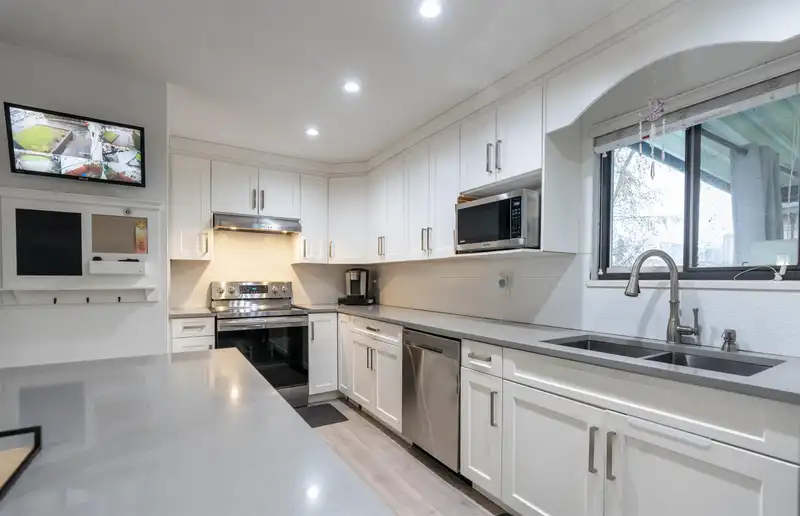 13933 90A AVENUE - photo 2 of 30