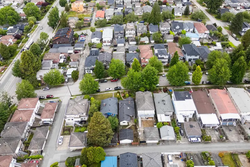 2448 EAST 29TH AVENUE - photo 4 of 23