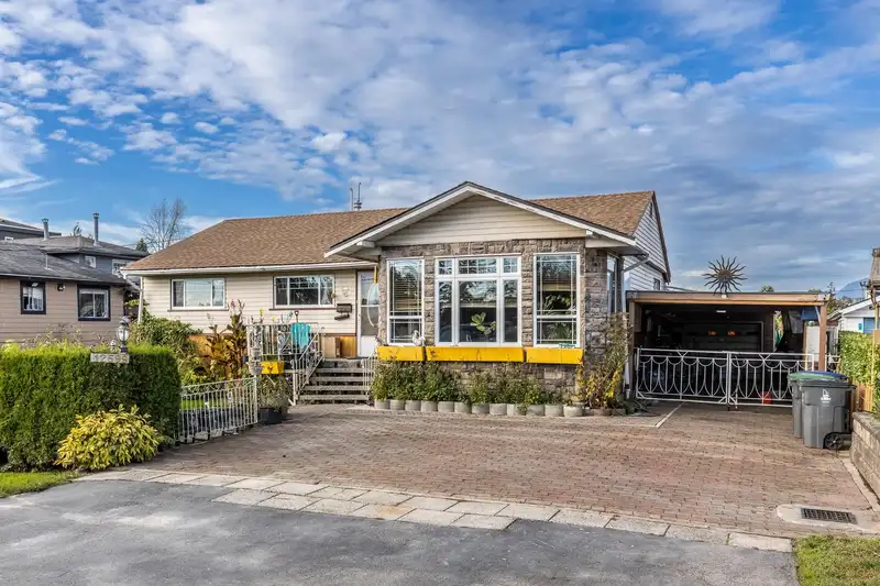 12599 112A AVENUE - photo 1 of 39