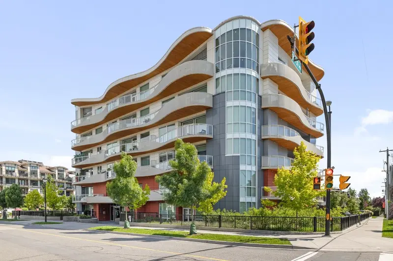 609 20416 PARK AVENUE - photo 1 of 25