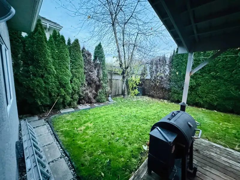 15726 109 AVENUE - photo 3 of 7