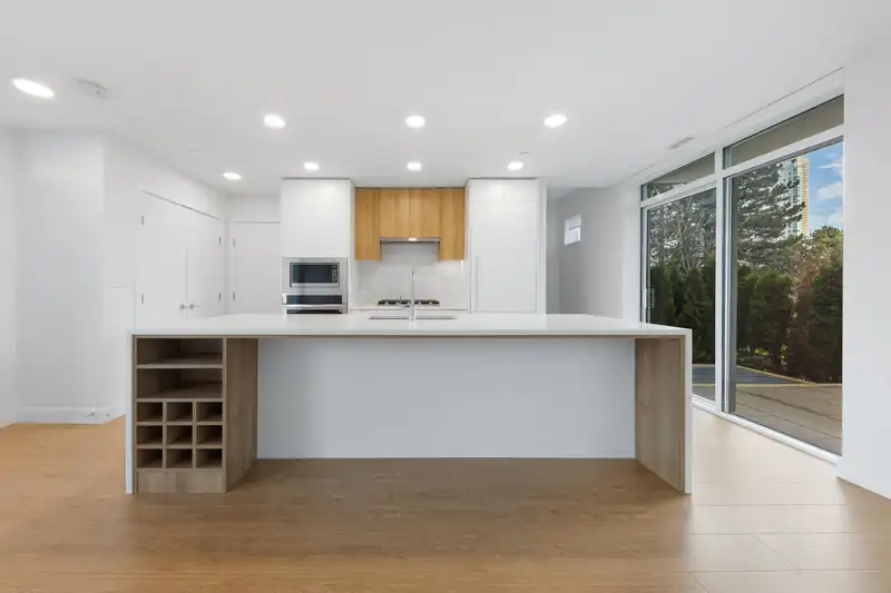 4 10160 133 STREET - photo 2 of 19
