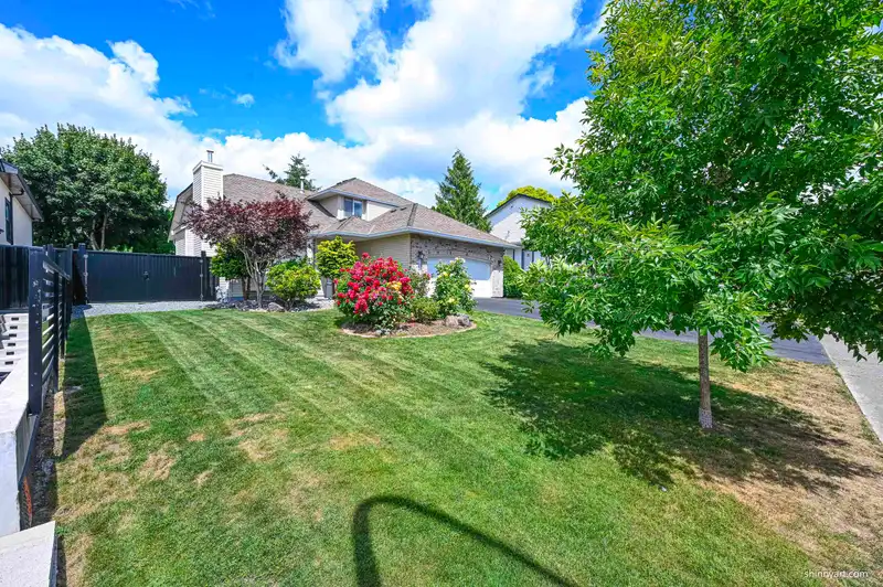 14961 86A AVENUE - photo 2 of 28