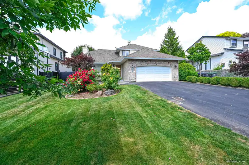 14961 86A AVENUE - photo 3 of 28