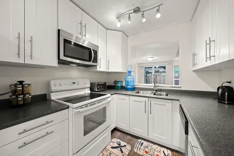 65 9366 128 STREET - photo 2 of 32