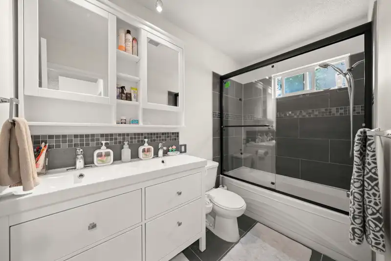 65 9366 128 STREET - photo 4 of 32