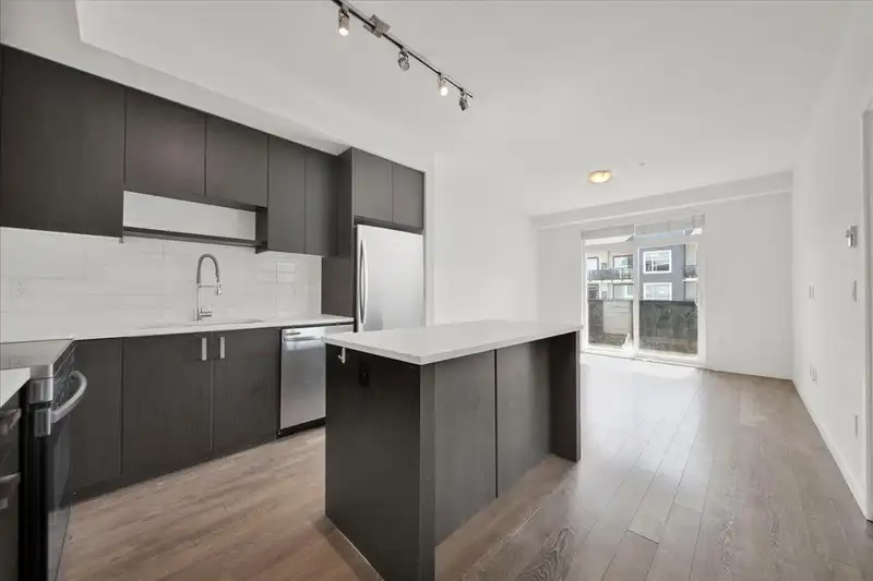 401 13623 81A AVENUE - photo 4 of 32