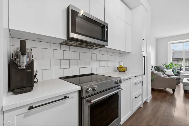 44 3552 VICTORIA DRIVE - photo 3 of 25